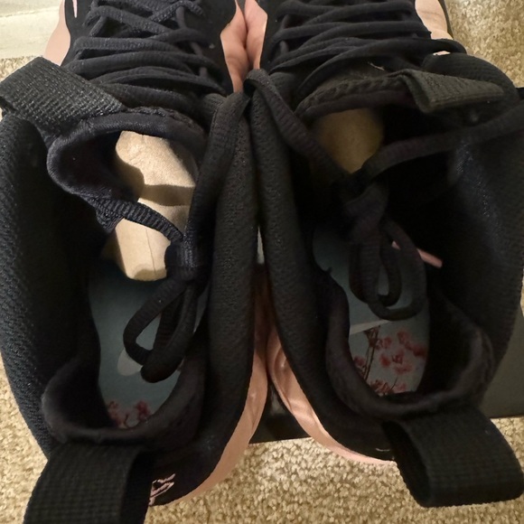 Athletic_Shoes